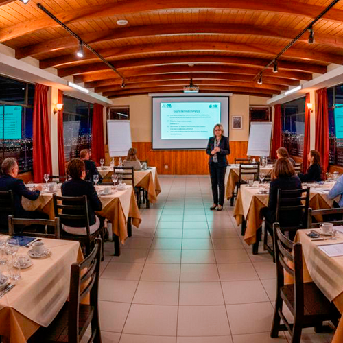 Restaurante y sala de conferencias